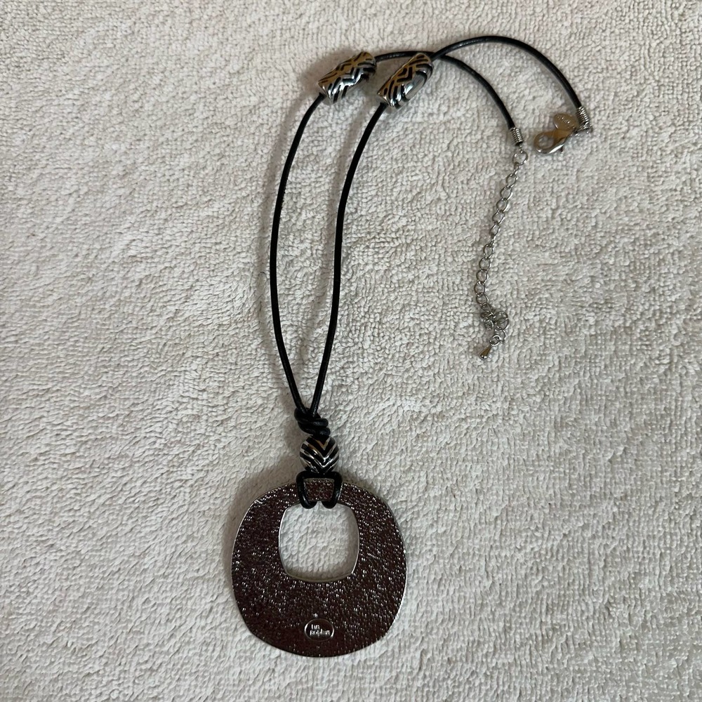 K530 Black & Silver Tone “Vibe” Necklace, With Box NEW! - Picture 9 of 11